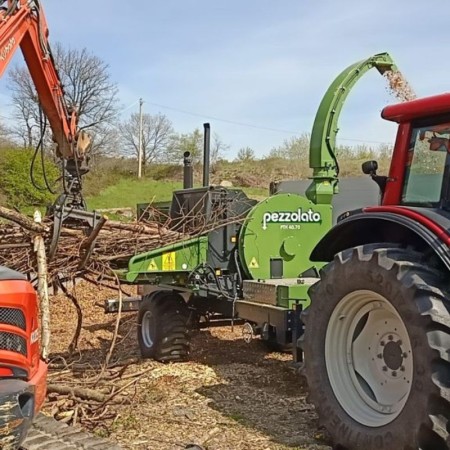 Rębak z własnym silnikiem  Pezzolato PTH 40.70